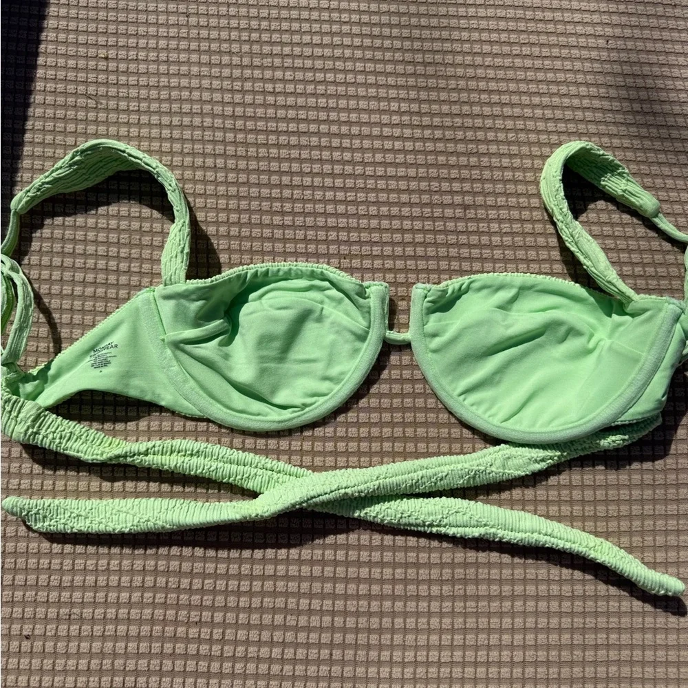 Monday Swimwear Cala Roja Top- lime green crinkle